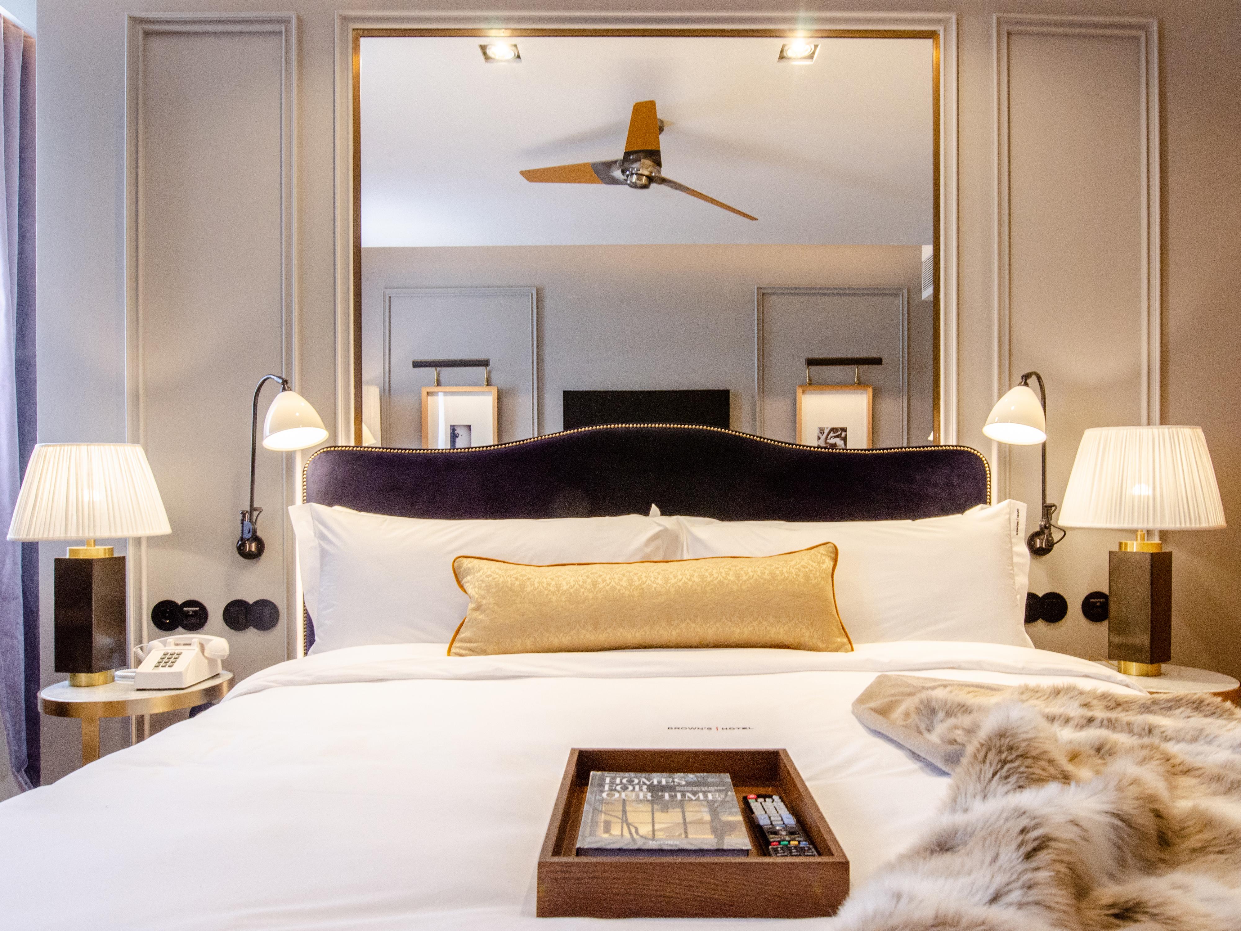 Browns Avenue Hotel Lisboa Eksteriør billede A bedroom at The Carlyle