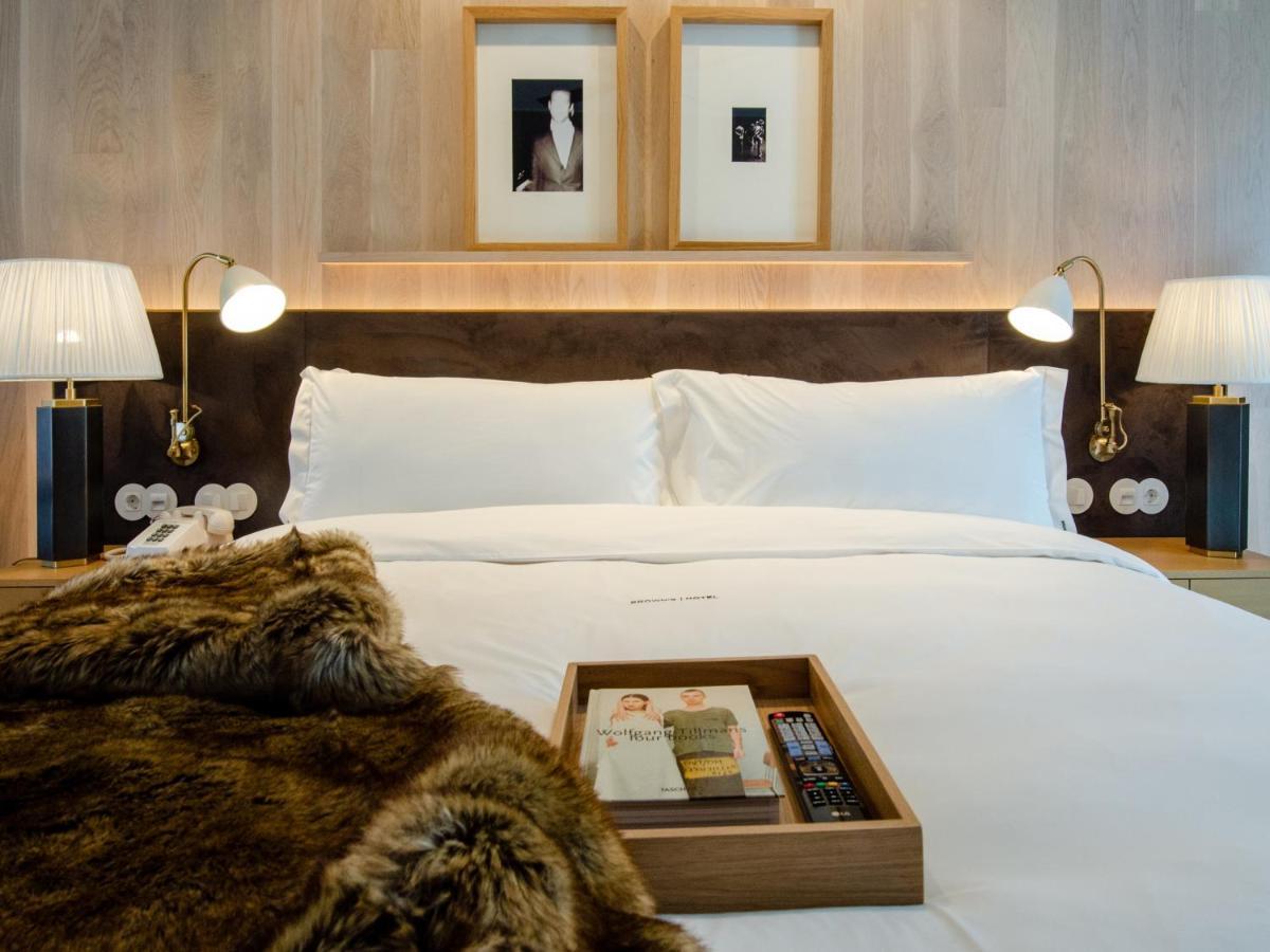 Browns Avenue Hotel Lisboa Eksteriør billede A bedroom at The Standard East Village