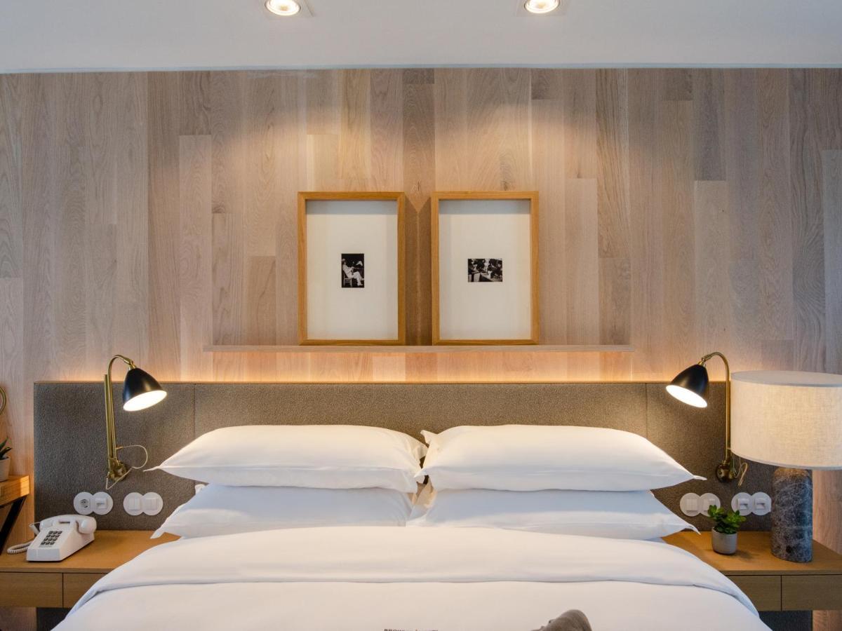 Browns Avenue Hotel Lisboa Eksteriør billede A bedroom at The Edition