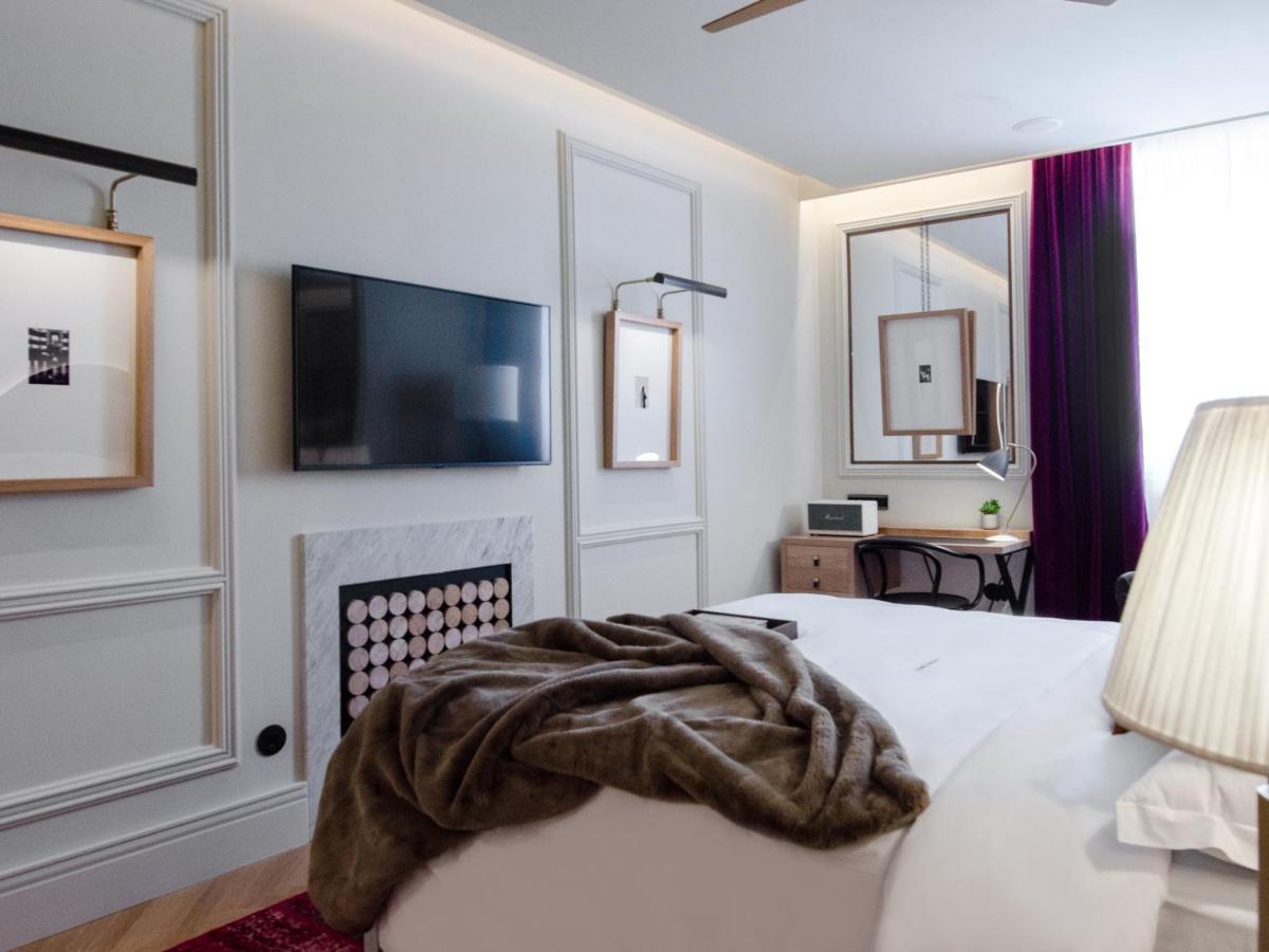Browns Avenue Hotel Lisboa Eksteriør billede A room at the hotel