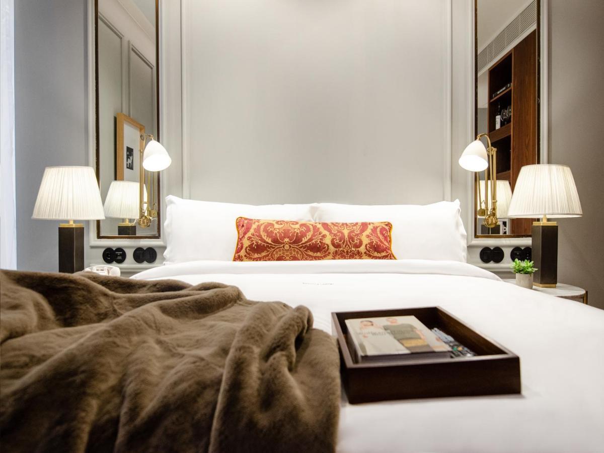 Browns Avenue Hotel Lisboa Eksteriør billede A bedroom at The Hari